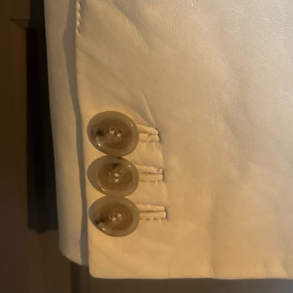 Cream genuine leather Ann Taylor petite jacket. 6P - Picture 3 of 6